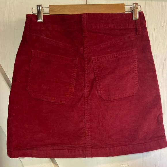 Old navy cranberry burgundy Corduroy mini ladies 2 
Cotton rayon spandex 
Guc - Picture 3 of 5